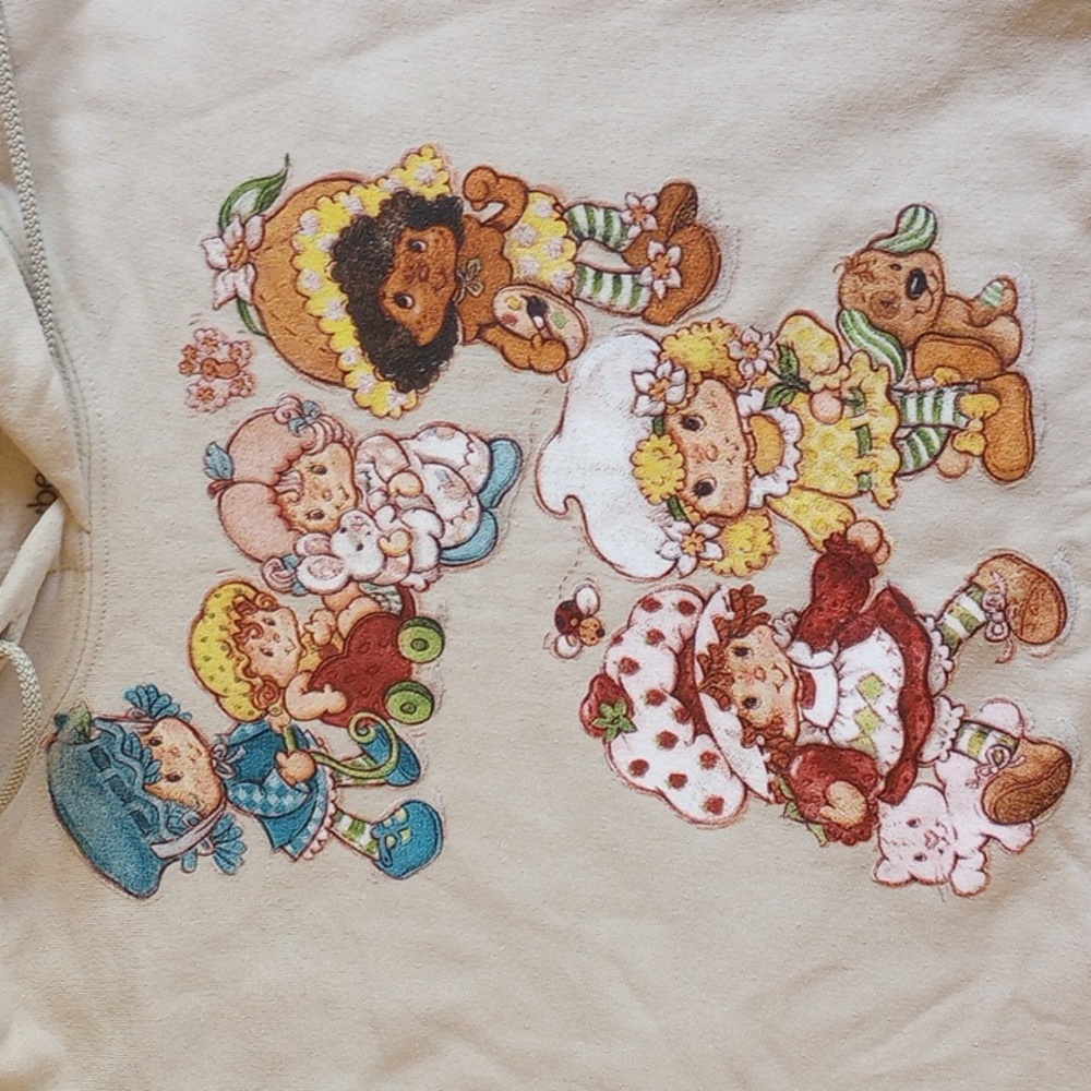NWOT Strawberry Shortcake Pullover Hoodie Kangaroo Sweatshirt Small Tan - Picture 3 of 6